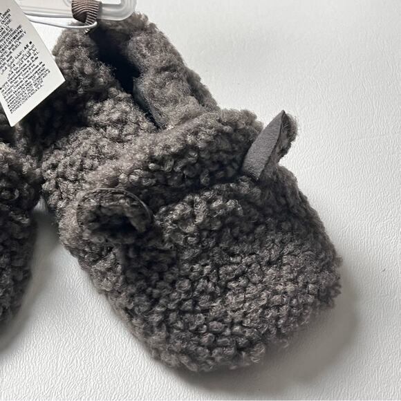 Old Navy Unisex Sherpa Critter Gray Slippers Sz 6-12M - Picture 6 of 8